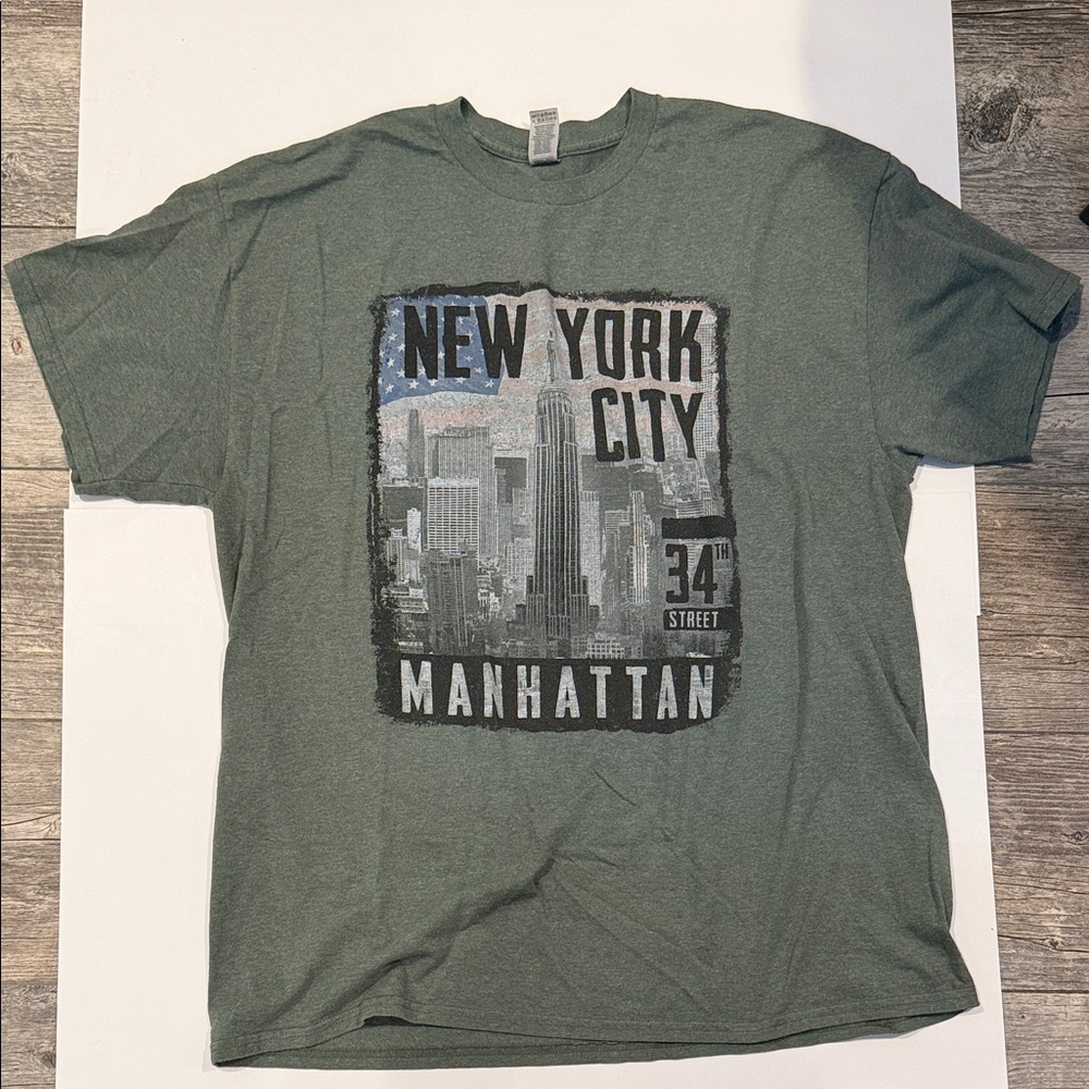 Gildan Green New York City Manhattan Tee